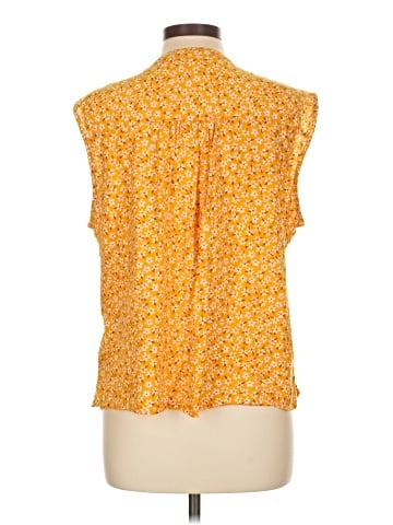 Old Navy Sleeveless Button-Down Shirt (view 2)