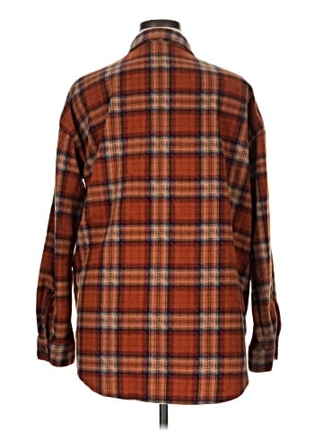 Maurices Long Sleeve Button-Down Shirt (view 2)