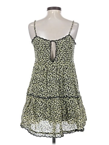 Urban Outfitters Casual Dress (view 2)