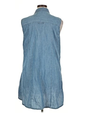 Avenue Sleeveless Button-Down Shirt (view 2)