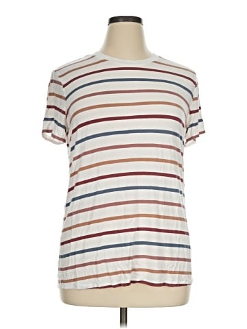 24/7 Maurices Short Sleeve T-Shirt (view 1)
