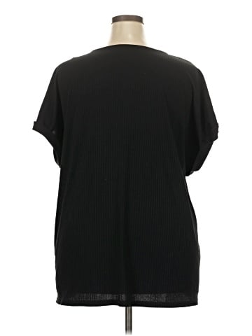 BLOOMCHIC Short Sleeve T-Shirt (view 2)