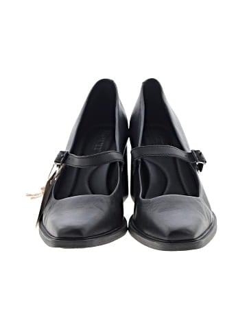 Born Heels (view 2)