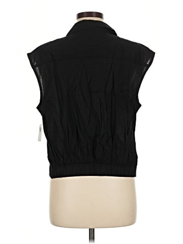 Old Navy Sleeveless Button-Down Shirt (view 2)