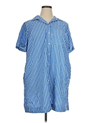 Old Navy Short Sleeve Button-Down Shirt (view 1)