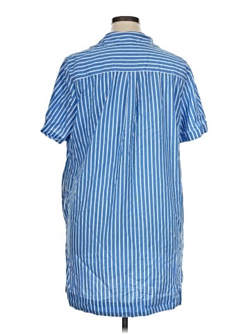 Old Navy Short Sleeve Button-Down Shirt (view 2)