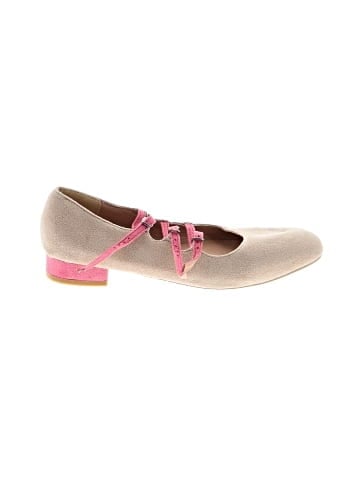 Unbranded Flats (view 1)