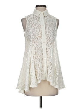 Monroe And Main Sleeveless Blouse
