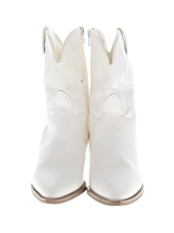 Universal Thread Boots (view 2)
