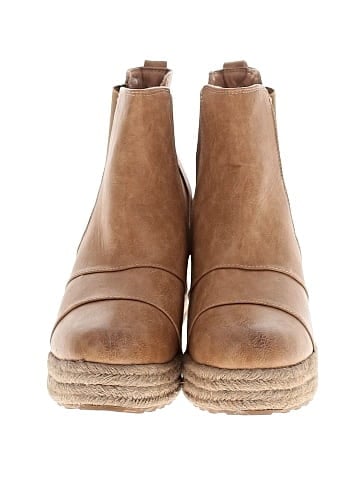 Unbranded Wedges (view 2)