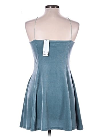 Urban Outfitters Casual Dress (view 2)
