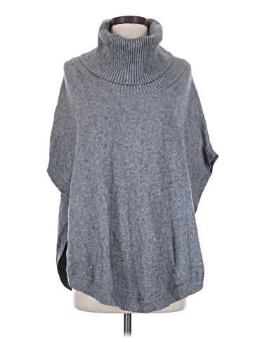 Sisters Poncho (view 1)