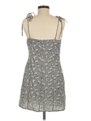 Urban Outfitters Casual Dress (view 2)