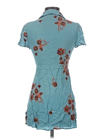 Urban Outfitters Casual Dress (view 2)