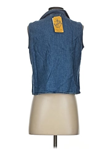 Liz Claiborne Sleeveless Button-Down Shirt (view 2)
