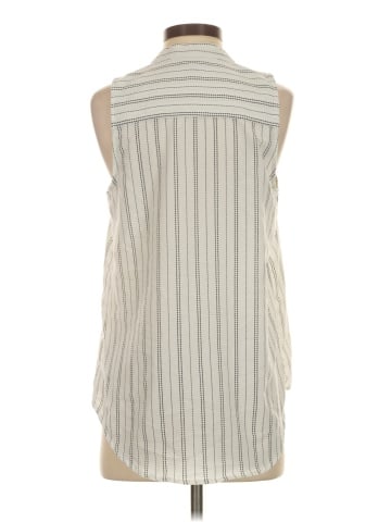 Mossimo Sleeveless Button-Down Shirt (view 2)