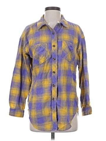 Maurices Long Sleeve Button-Down Shirt (view 1)