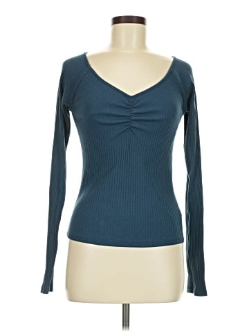 Old Navy Long Sleeve T-Shirt (view 1)