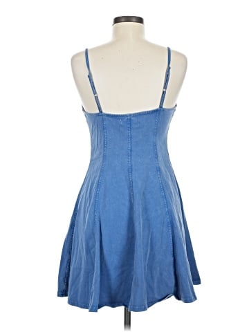 Urban Outfitters Casual Dress (view 2)