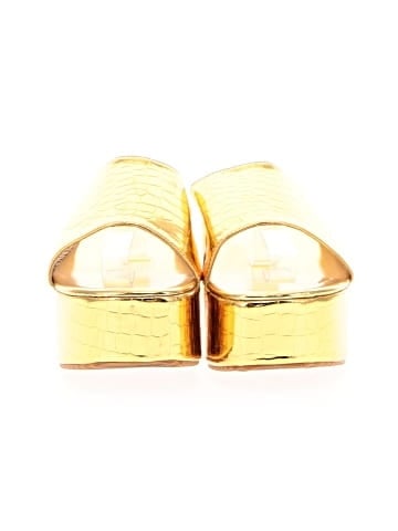Unbranded Wedges (view 2)