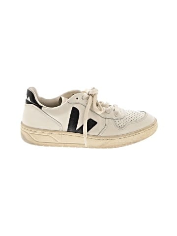 VEJA Sneakers (view 1)