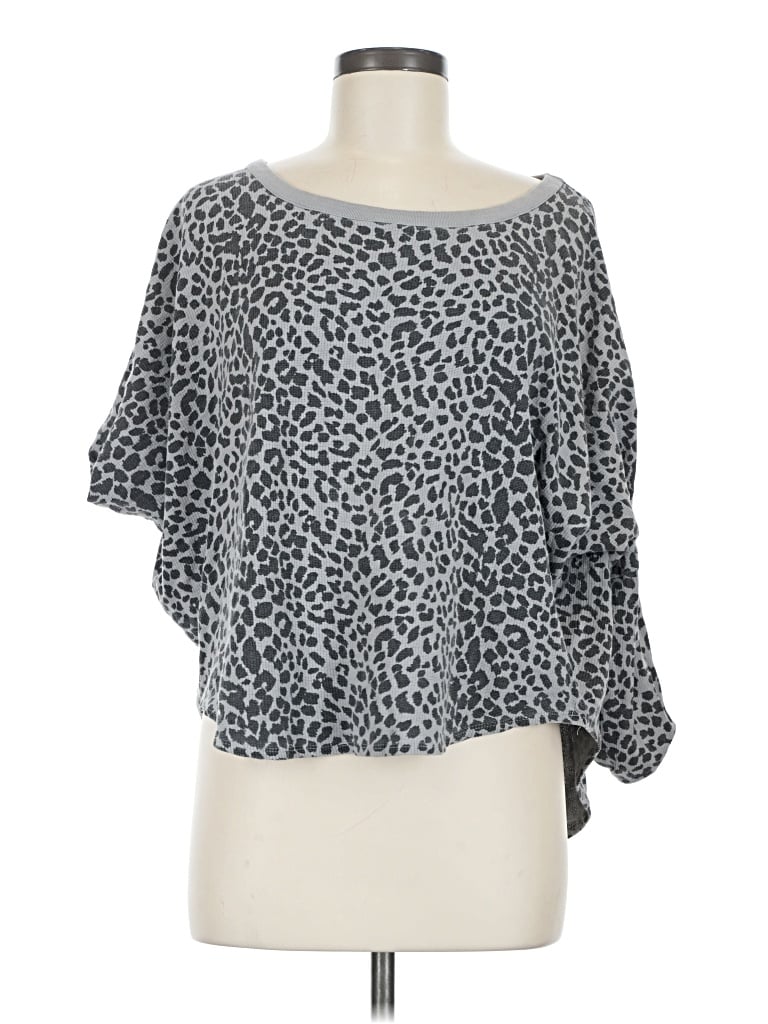 Click to view more detailed imagery on our partner's website Pre-owned Chaser 3/4 Sleeve T-shirt In Silver