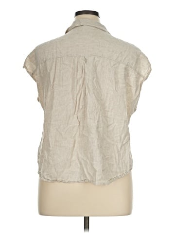 Old Navy Sleeveless Button-Down Shirt (view 2)