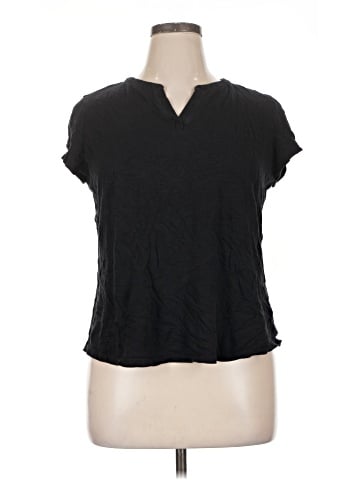Liz Claiborne Short Sleeve T-Shirt (view 1)