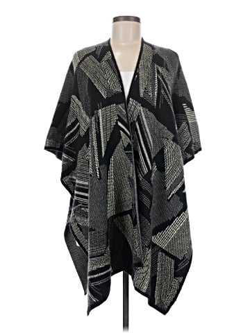 Sisters Poncho (view 1)