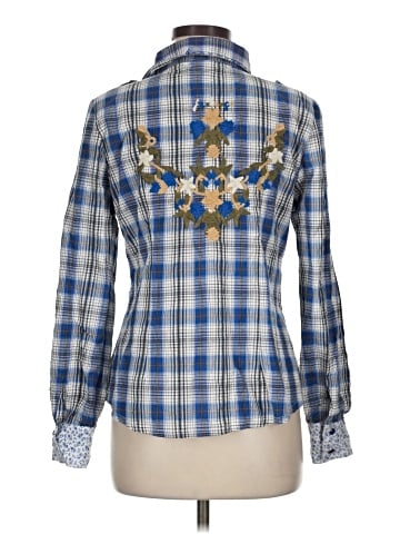 Romeo & Juliet Couture Long Sleeve Button-Down Shirt (view 2)