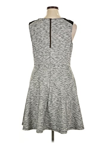 Old Navy Casual Dress (view 2)