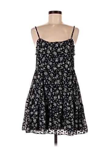 Urban Outfitters Casual Dress (view 1)