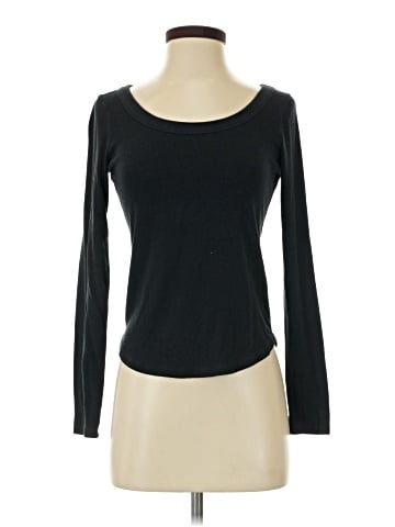 Essentials Long Sleeve T-Shirt (view 1)