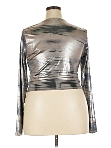 Fashion Nova Long Sleeve T-Shirt (view 2)
