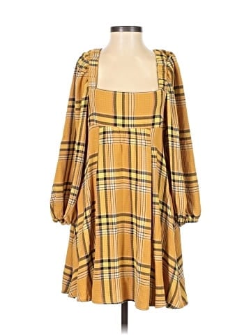 Urban Outfitters Casual Dress (view 1)