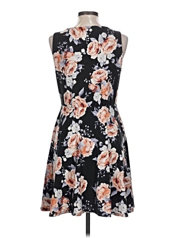 Agnes & Dora Casual Dress (view 2)