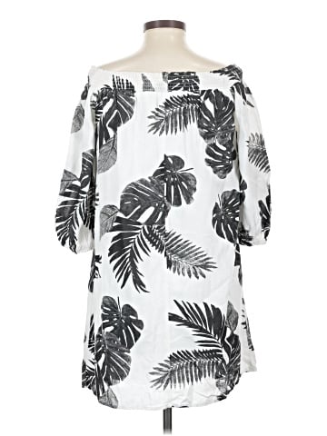 Old Navy Casual Dress (view 2)