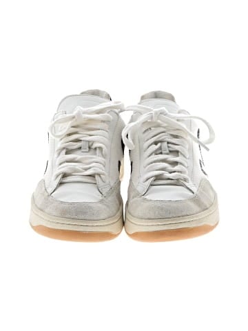 VEJA Sneakers (view 2)