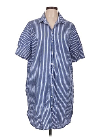 Old Navy Short Sleeve Button-Down Shirt (view 1)