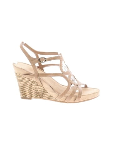 Kelly & Katie Wedges (view 1)