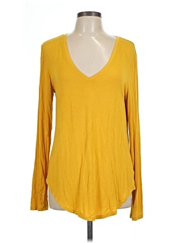 Old Navy Long Sleeve T-Shirt (view 1)