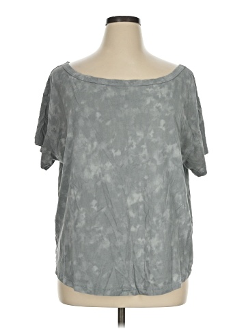 Fabletics Short Sleeve T-Shirt (view 1)