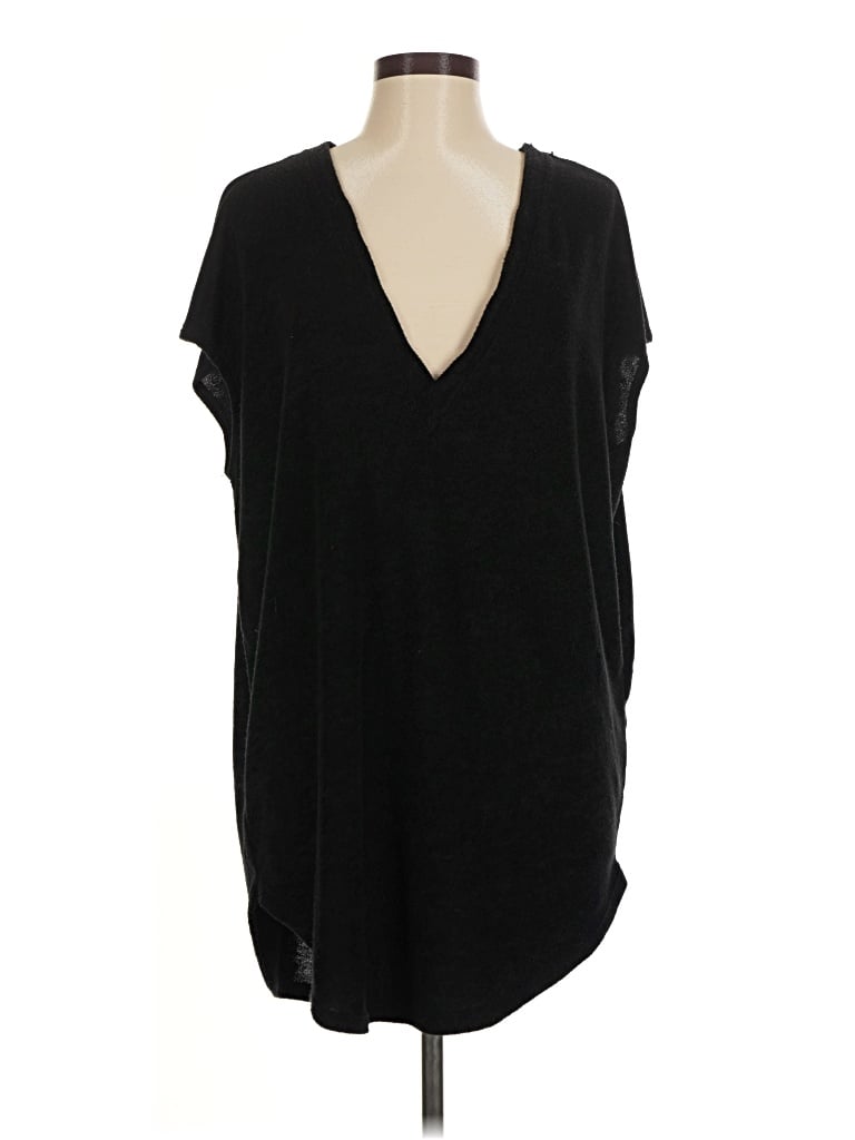 Click to view more detailed imagery on our partner's website Pre-owned Torrid Poncho In Black