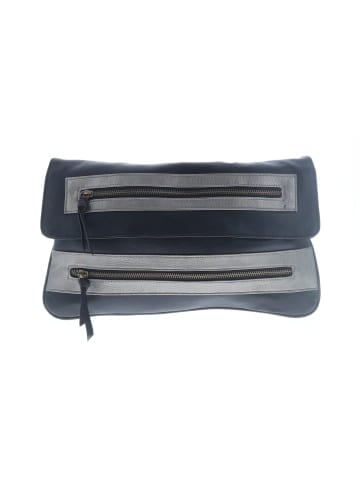 Deena & Ozzy Clutch (view 1)
