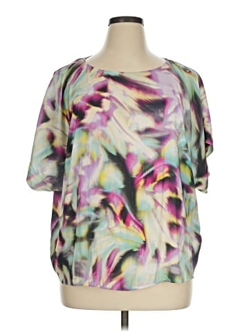 Jennifer Lopez Short Sleeve T-Shirt (view 1)