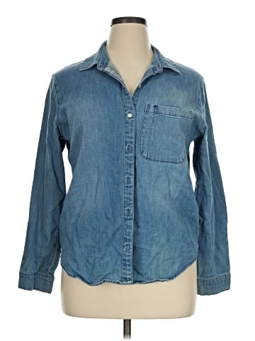 Universal Thread Long Sleeve Button-Down Shirt (view 1)