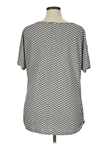 St. John Short Sleeve Top (view 2)