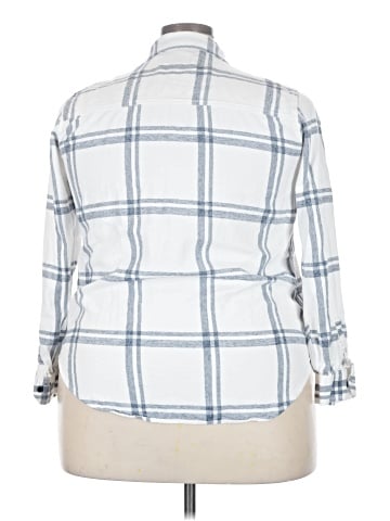 Universal Thread Long Sleeve Button-Down Shirt (view 2)