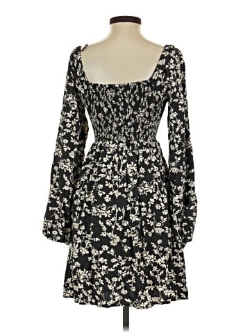 Old Navy Casual Dress (view 2)
