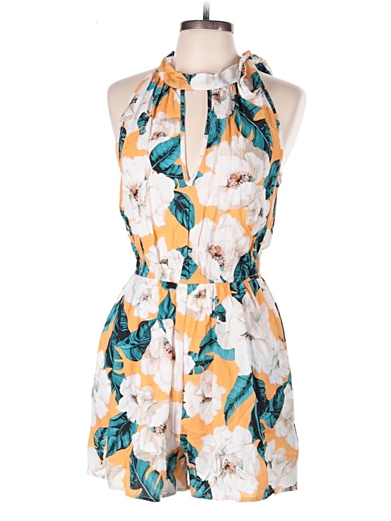 Click to view more detailed imagery on our partner's website Pre-owned Cupshe Romper In Orange
